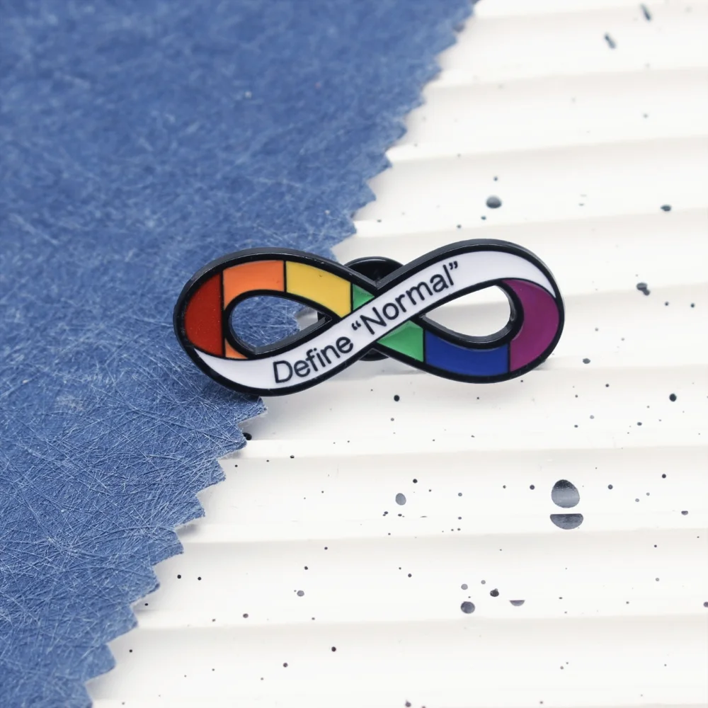 Definieren Sie normale Emaille-Anstecknadel – elegantes und niedliches unregelmäßig geformtes Metallabzeichen, perfektes Geschenk für Freunde