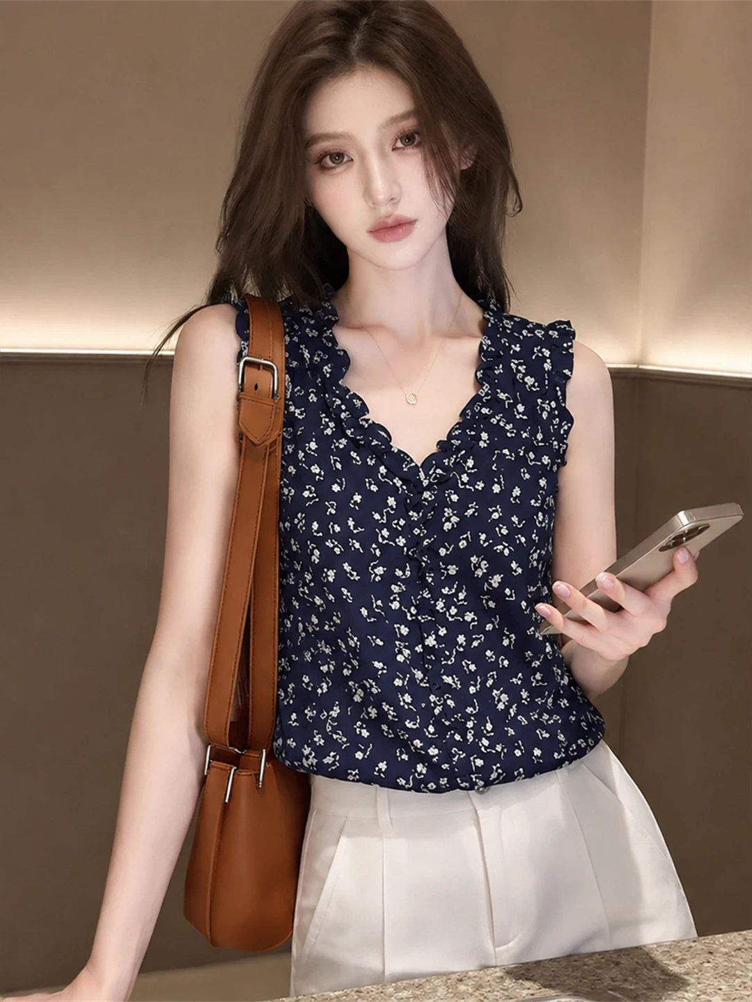 

Summer 2026 Floral Print V-Neck Sleeveless Commute Top Unique Design Lightweight Luxury Vest Korean Style Straight Cut