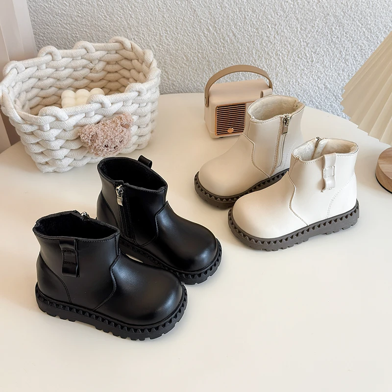 

Короткие сапоги для девочек, новинка зимы 2024, модные нескользящие бархатные теплые детские модные ботинки, элегантная детская обувь, размеры 23–35 лет