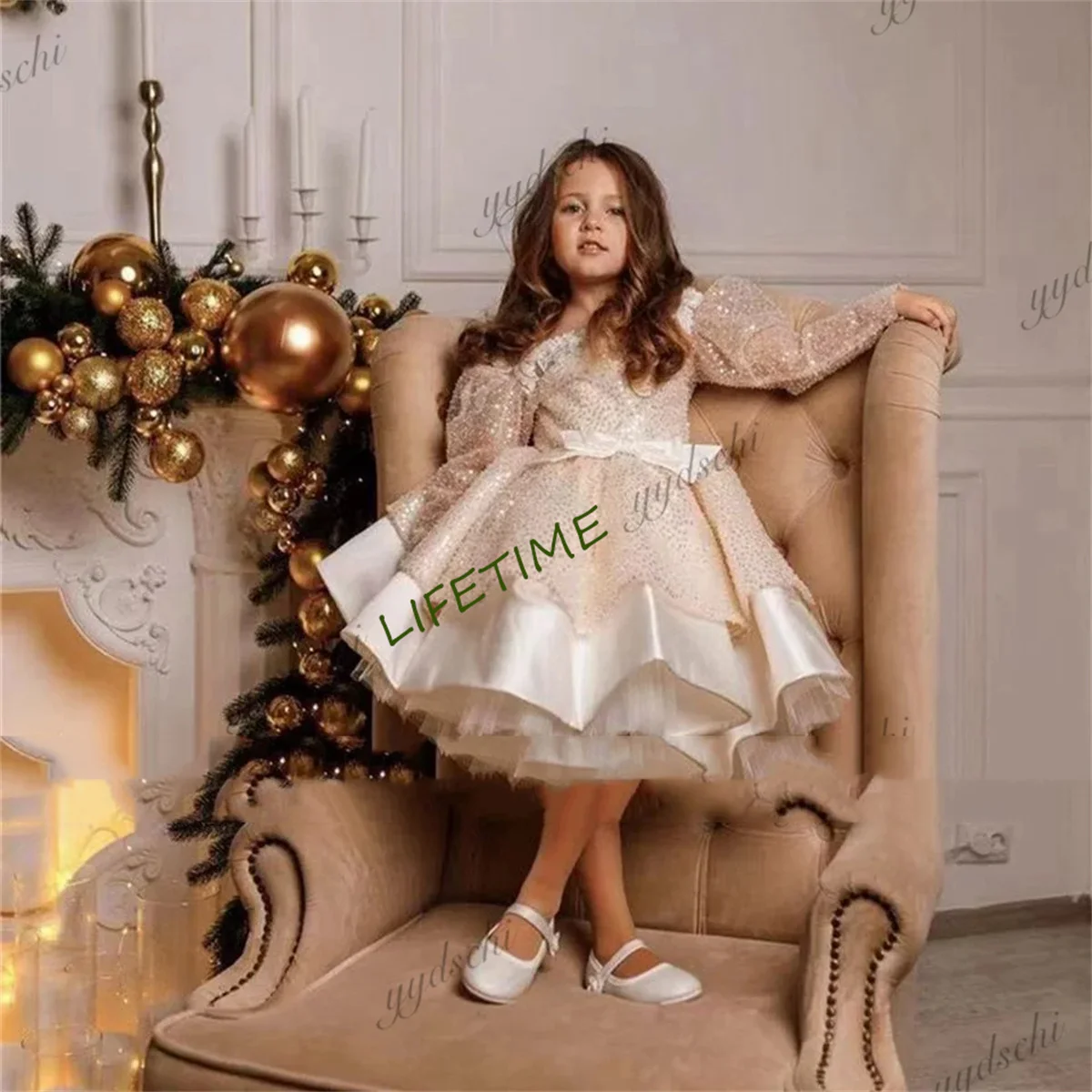 

Luxury Glitter Sequined Flower Girl Dresses For Wedding 2023 Floral Appliques Full Sleeves Princess Long First Communion Gowns