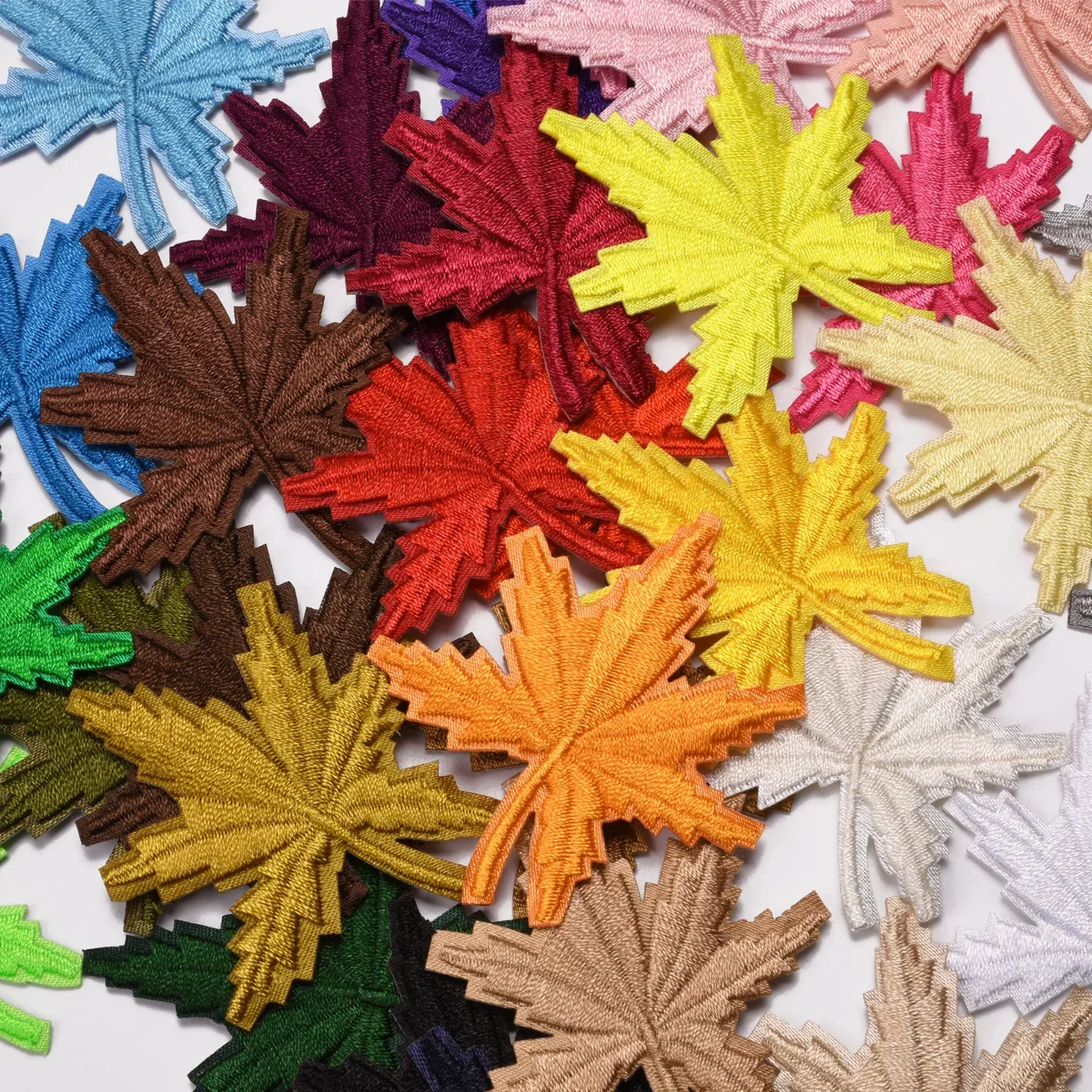 New Embroidered Maple Leaf Patch Multi-color Optional DIY Clothing Hotel Hotel Bed Sheet Decoration Hole Repair Accessories