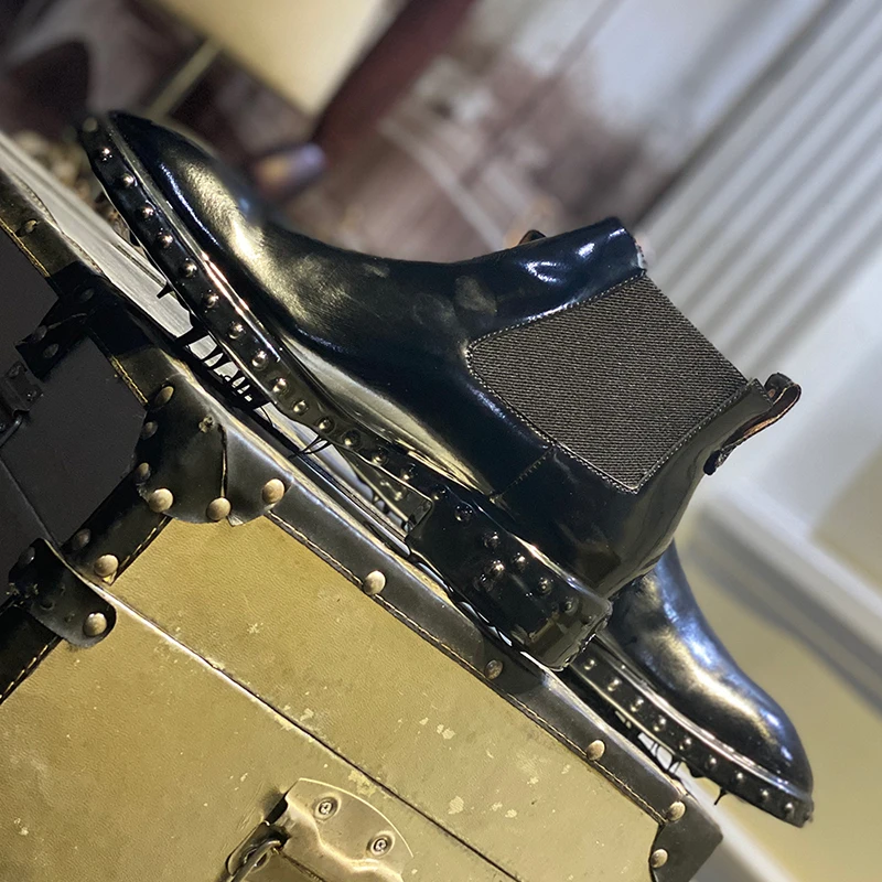 New Punk Casual Chelsea Boots Men Dissolving Shoes Rivet Dissolve Pointed Toe Cowhide Ankle Boots Man Genuine Leather Black