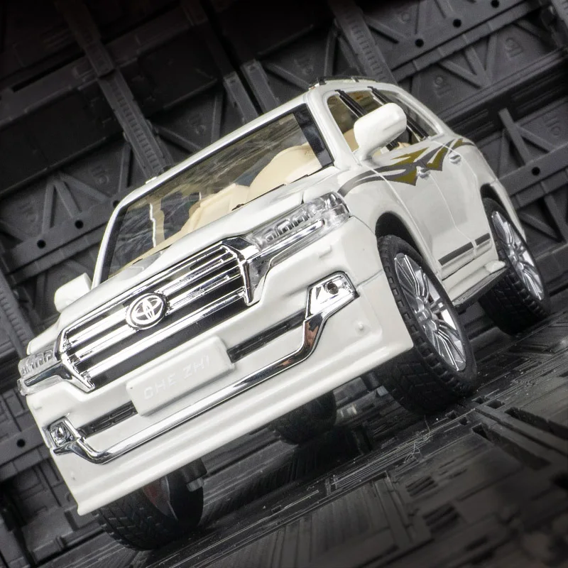 Modelo de vehículo todoterreno de aleación Toyota Land Cruiser 1:24, puertas y capó de motor, el maletero se puede abrir, juguete con amortiguador de dirección