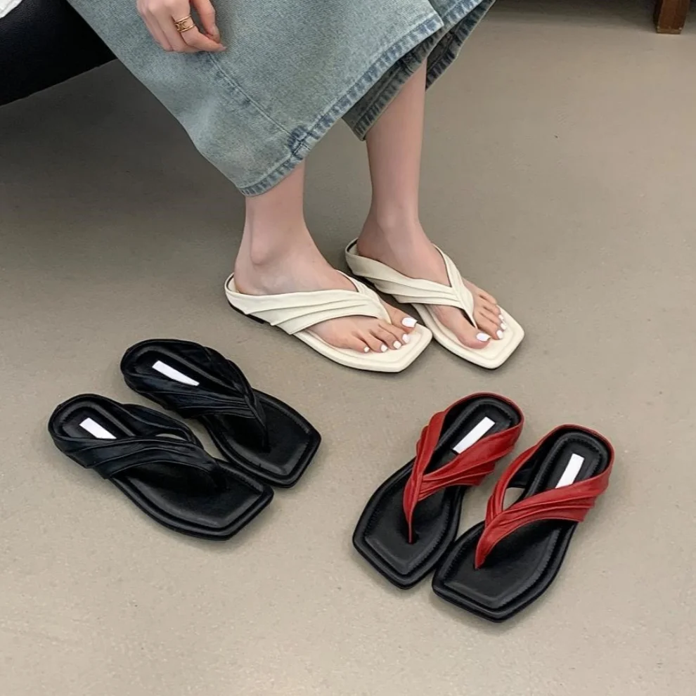 

Women Clip Toe Slippers Beach Sandals Flats Shoes Woman Flip Flops 2026 Summer Casual Walking Shoes Comfort Design Flat Shoes