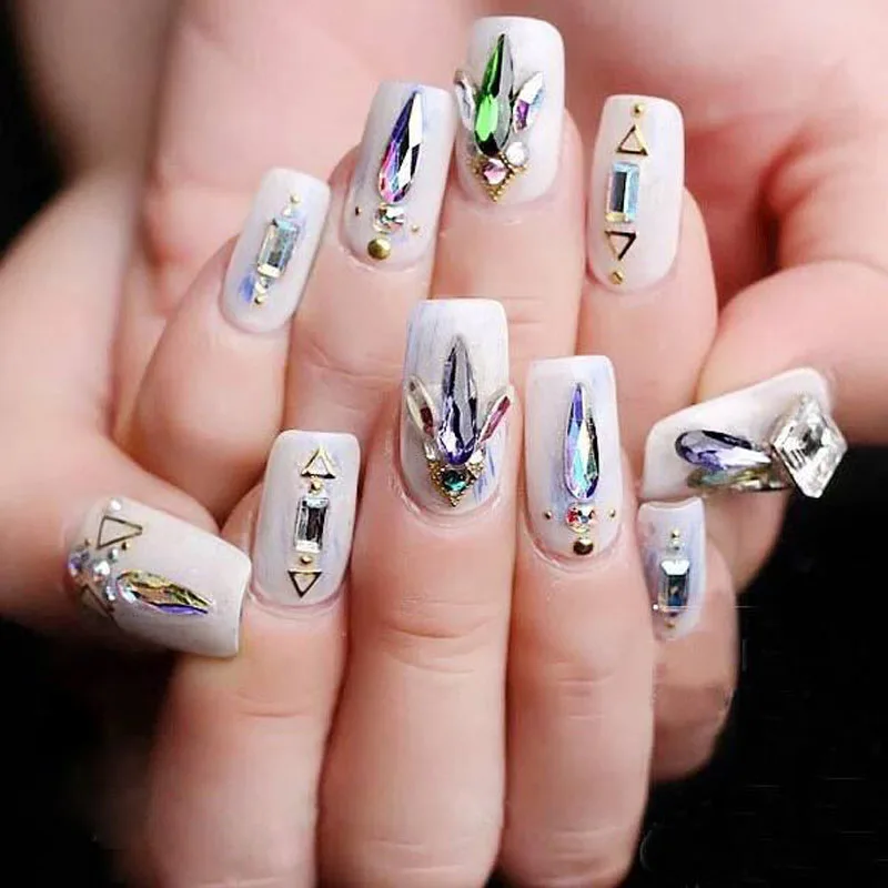 QIAO 100 sztuk kolorowe w kształcie dżetów błyszczący kryształowy diament kamień paznokci klejnoty Flatback dla Nail Art dekoracyjne kryształy