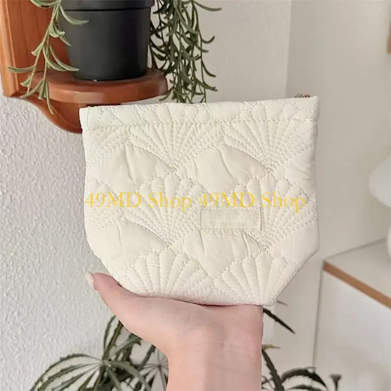 49MD Lightweight Polyester Cosmetic Bag Quilted Design Shell For Easy Carry In Commute Workout Or Travel