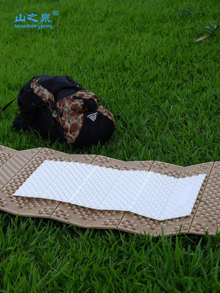 وسادة نصف مدمجة من البولي إيثيلين، وسادة نوم سميكة خفيفة للغاية ومريحة لشخص واحد في الهواء الطلق، وسادة مقاومة للرطوبة