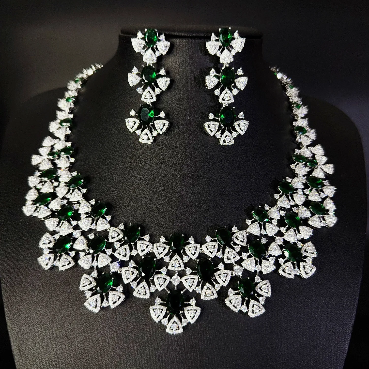 Premium Gorgeous Banquet Bridal Twinkle Accessories Necklace Earrings Costume Jewelry Set Women's Wedding Holiday Gift M-971
