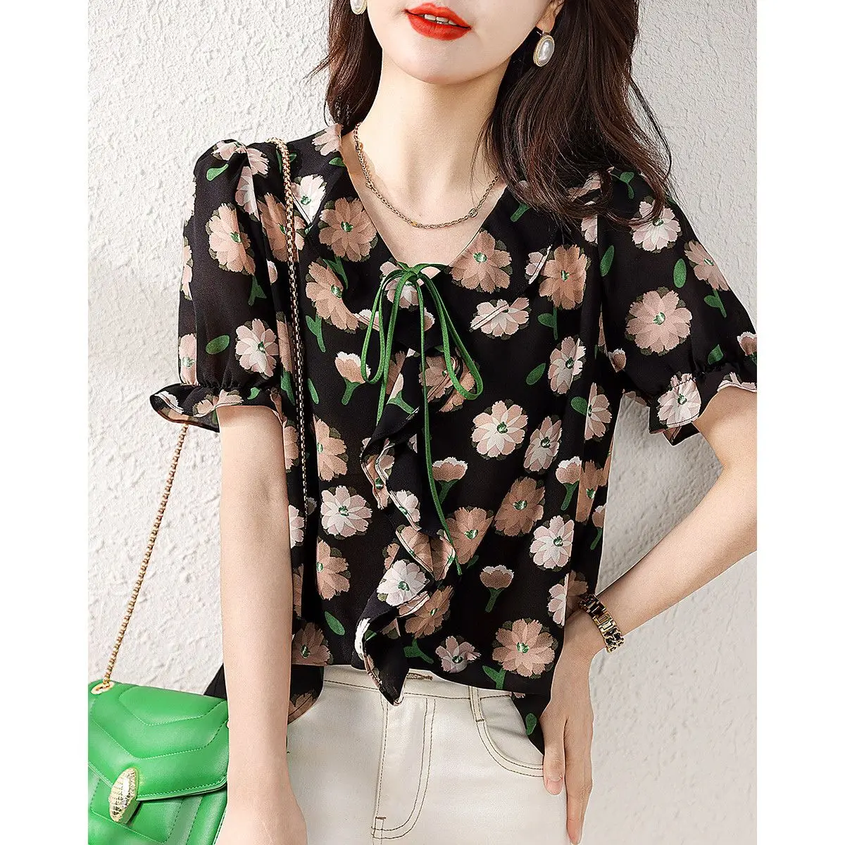 Blusa de chiffon com babados com design estampado para mulheres verão estilo fino solto casual emagrecimento mangas curtas