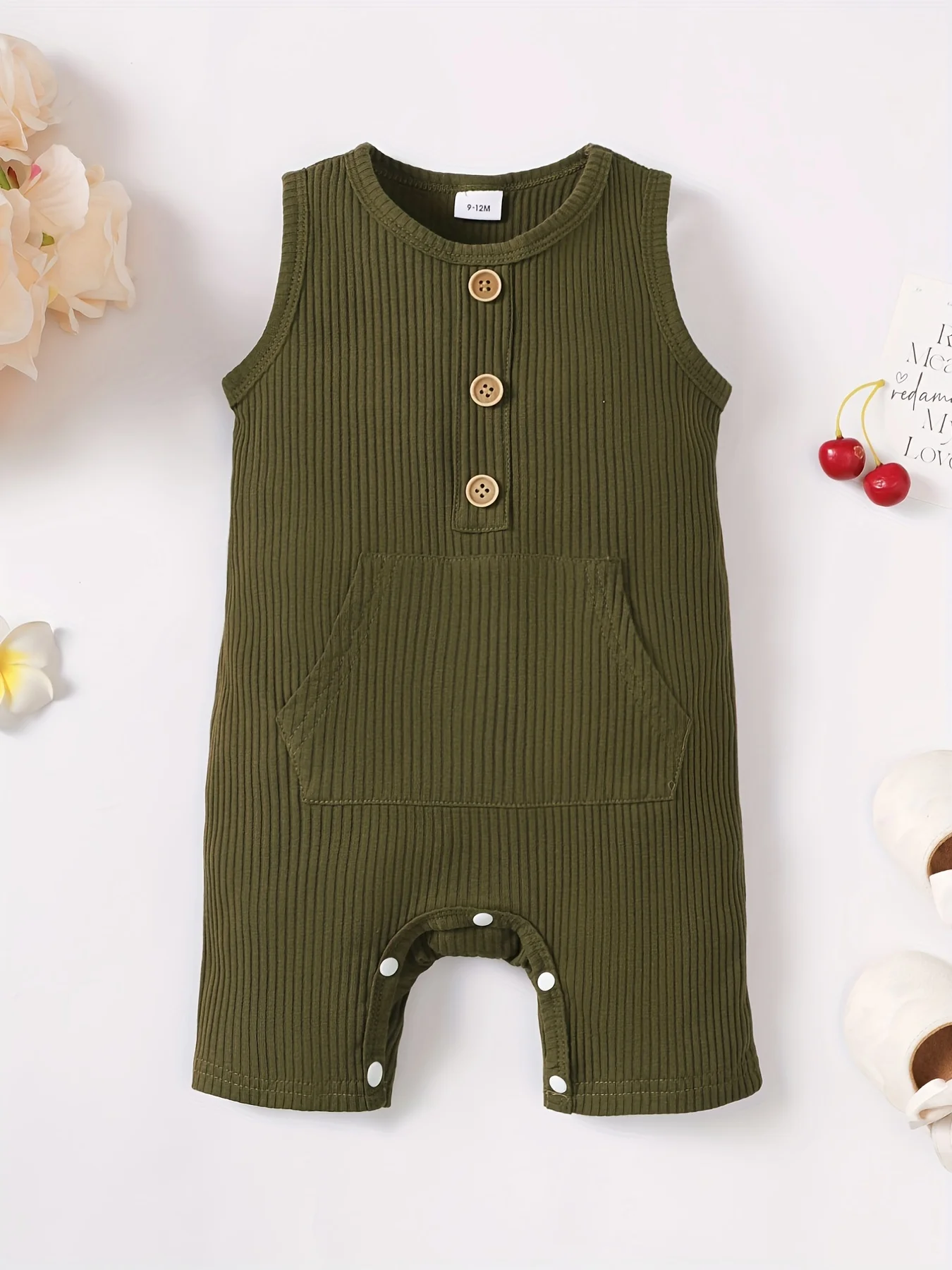 

Разноцветный комбинезон без рукавов в рубчик, из комфортного хлопка.