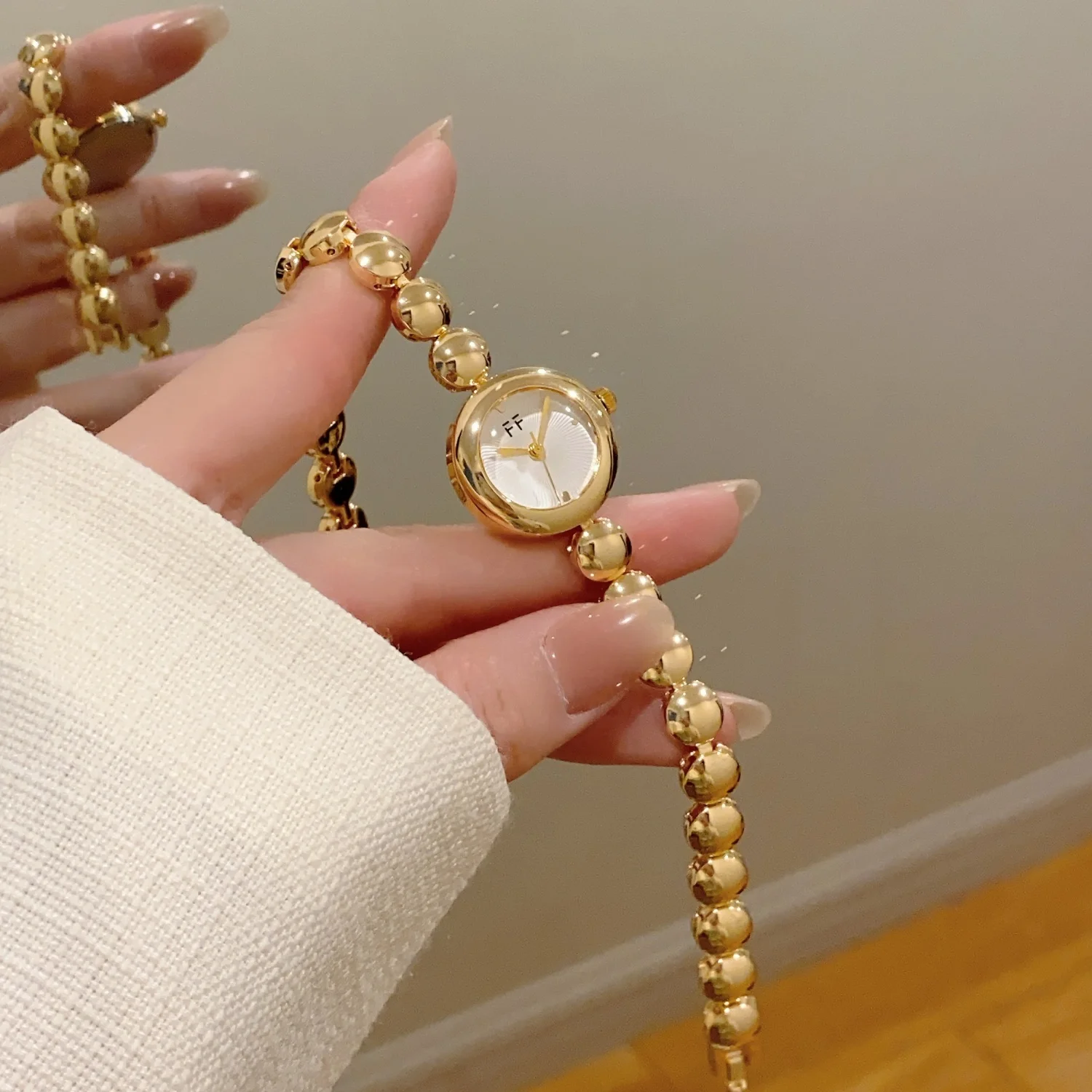 light luxury Golden Bracelet Watch For Women Small Round Dial Analog Quartz Ladies Wristwatch Female Watches reloj mujer lujo