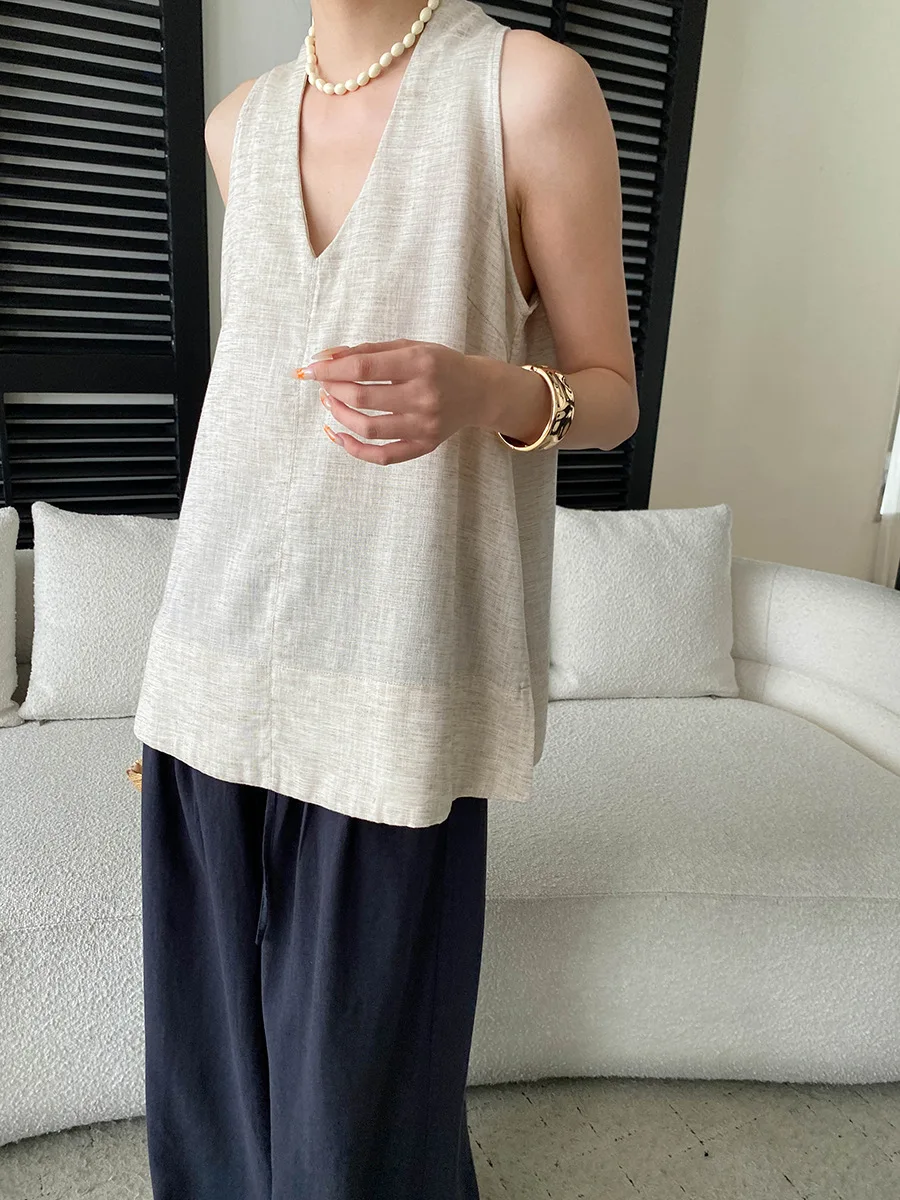 Sommerliche Damen-Weste in unifarbenem Design mit V-Ausschnitt und lockerem Schnitt ohne Ärmel. – Detail 36