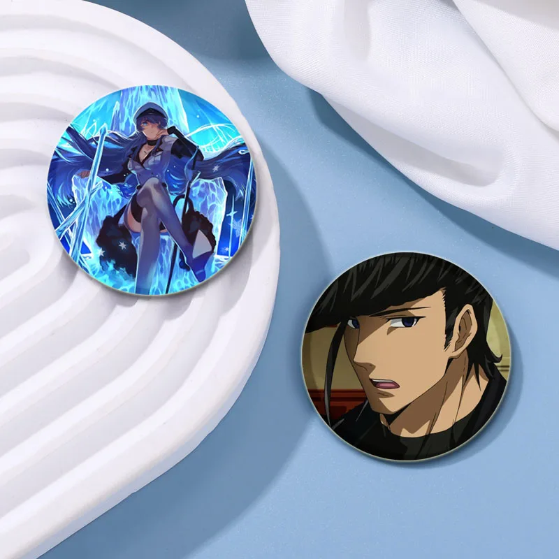 Insignia de Anime Akame Ga Kill, alfileres redondos de botón suaves, broches de personajes creativos bonitos para mochila, decoración de ropa, regalos de moda