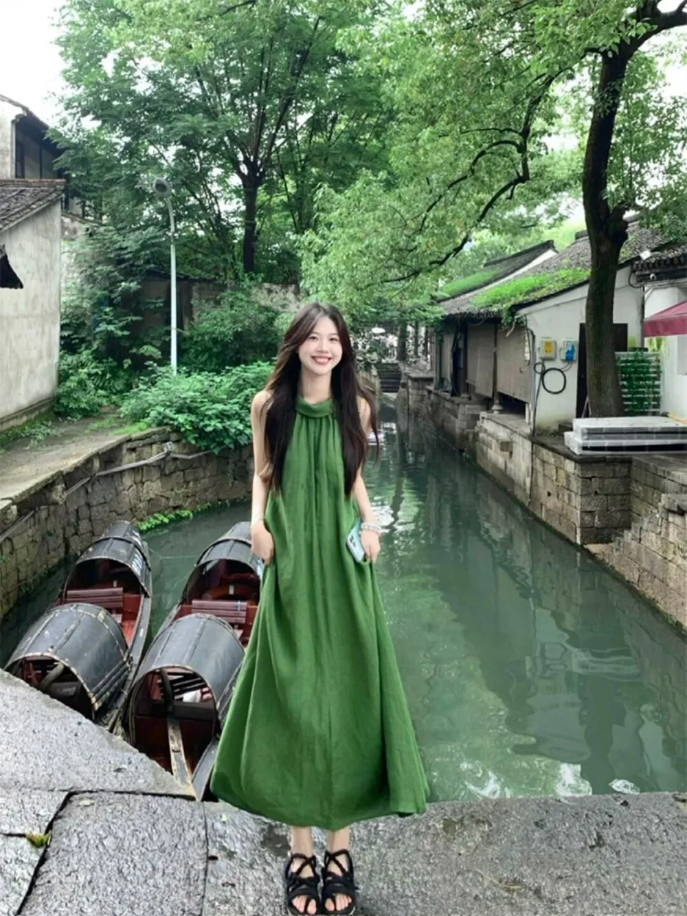 

Green Halter Neck Dress Sleeveless Bodycon Midi French Style Summer 2025 New Elegant Slim Fit Alluring Vianne Aesthetic