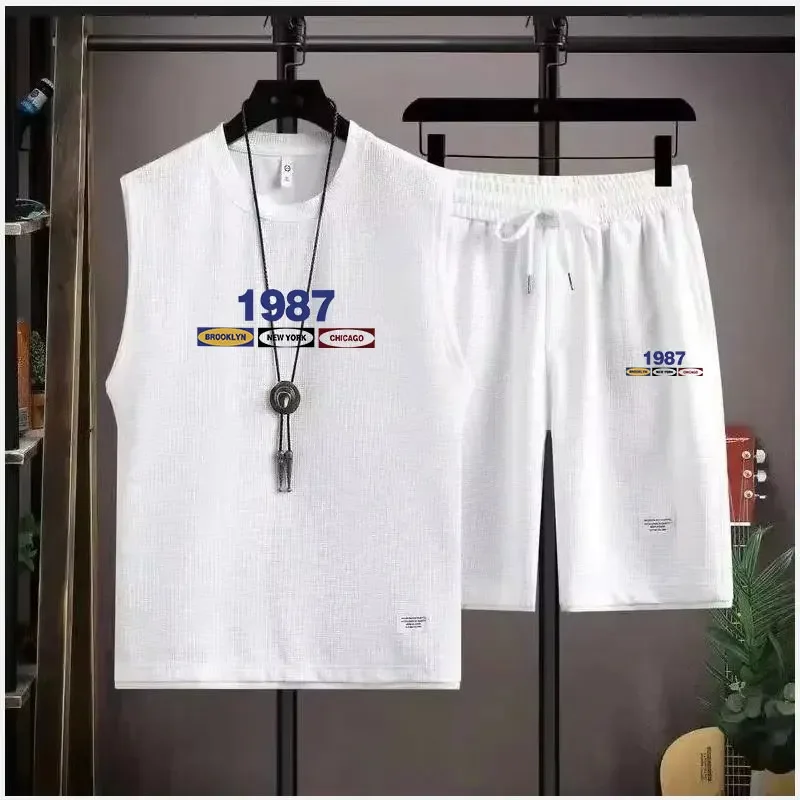 

Men's short sleeved T-shirt and sports shorts set casual sportswear Korean fashion summer