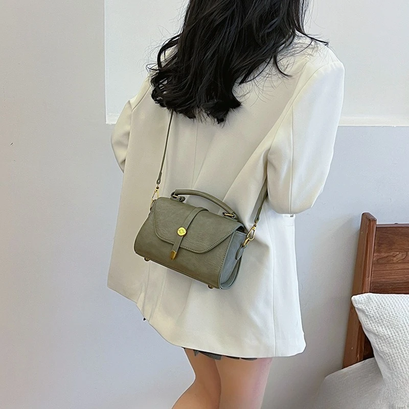 

​​2025 New Korean Simple Square Bag - Stylish Messenger Crossbody Bag for Women, High-End Versatile Armpit Purse​​