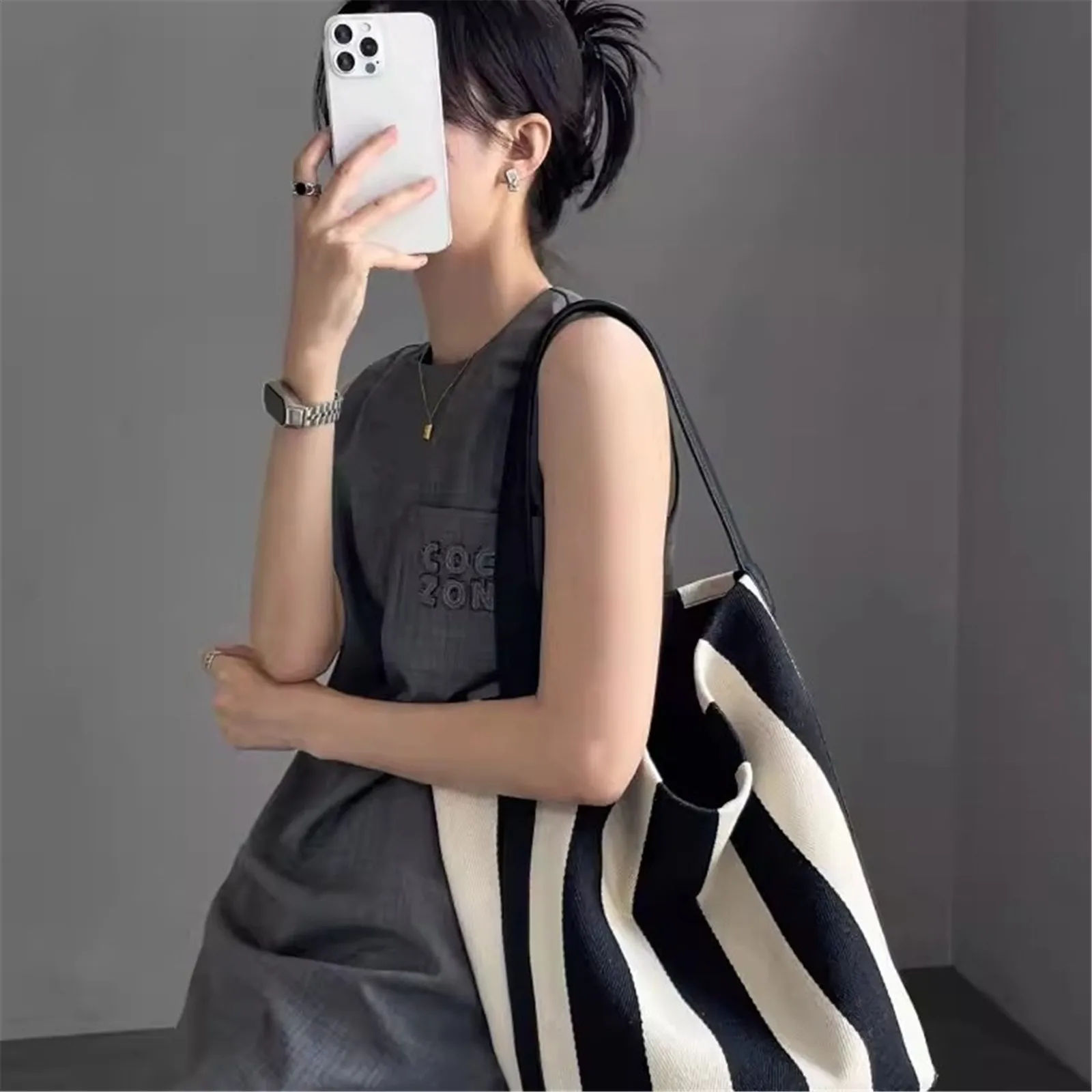 New Stripe Wide Shoulder Canvas Tote Bag Women\'s Large Capacity Casual Simple Commuting Single Shoulder Bucket Bag Versatil