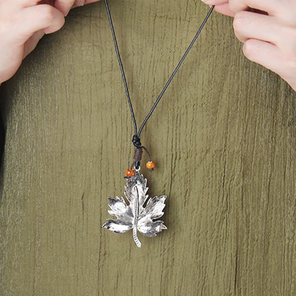 

1Pcs Vintage Maple Leaf Necklace Alloy Sweater Chain Long Rustless Durable Pendant Fashion Clothing Accessories