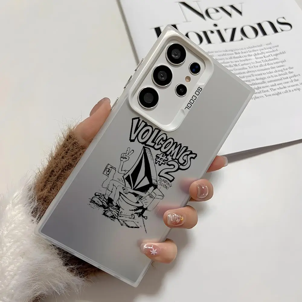 패션 브랜드 V-volcoms 삼성 갤럭시 S25 엣지 S24 S23 S22 S21 S20 울트라용 실리콘 실버 폰 케이스