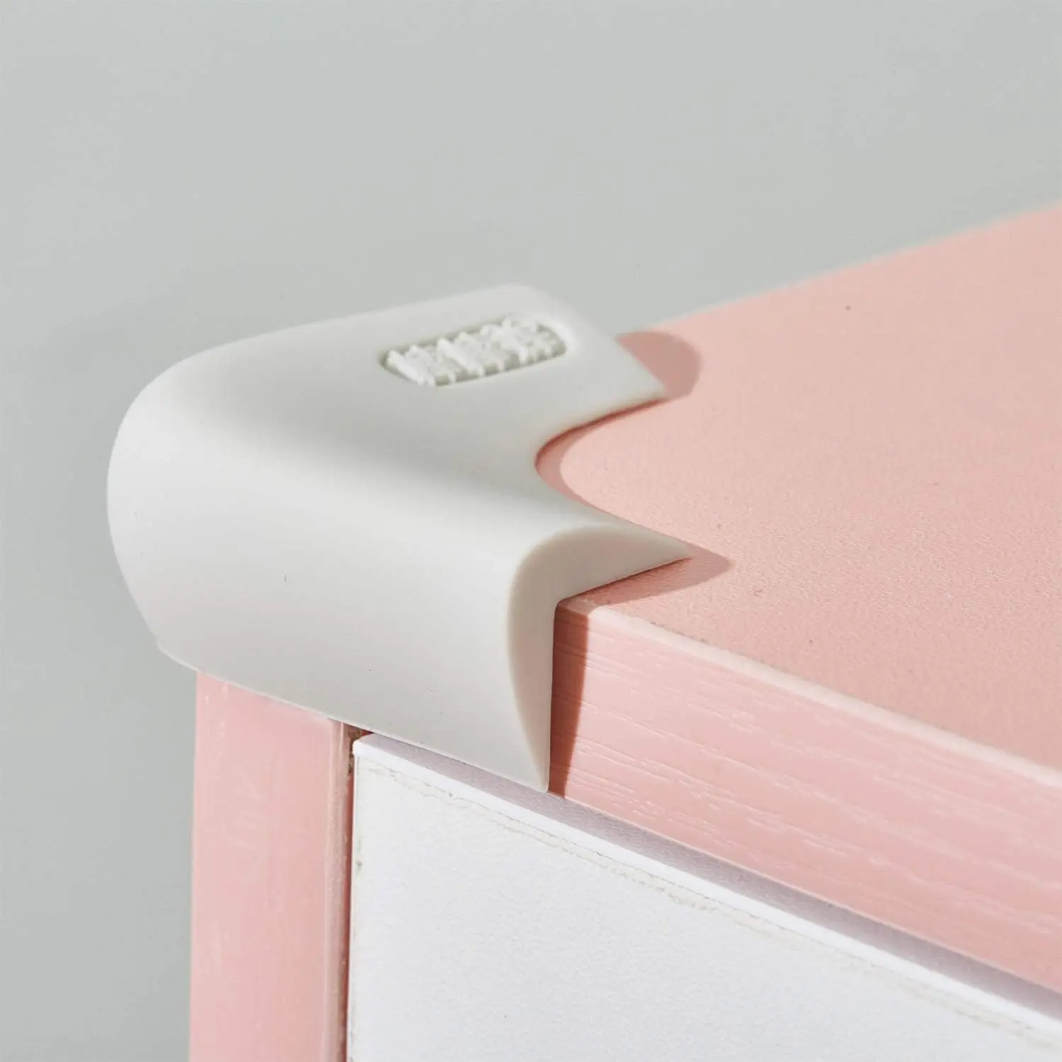 

Силиконовые защитные уголки для мебели (пищевой силикон), для безопасности детей, легко устанавливаются, серые (4 шт.)