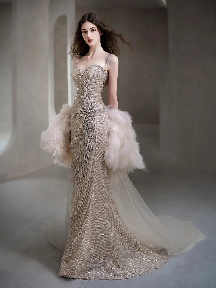

A light luxury and niche morning gown with strapless toasting small tail dress for hosting banquets