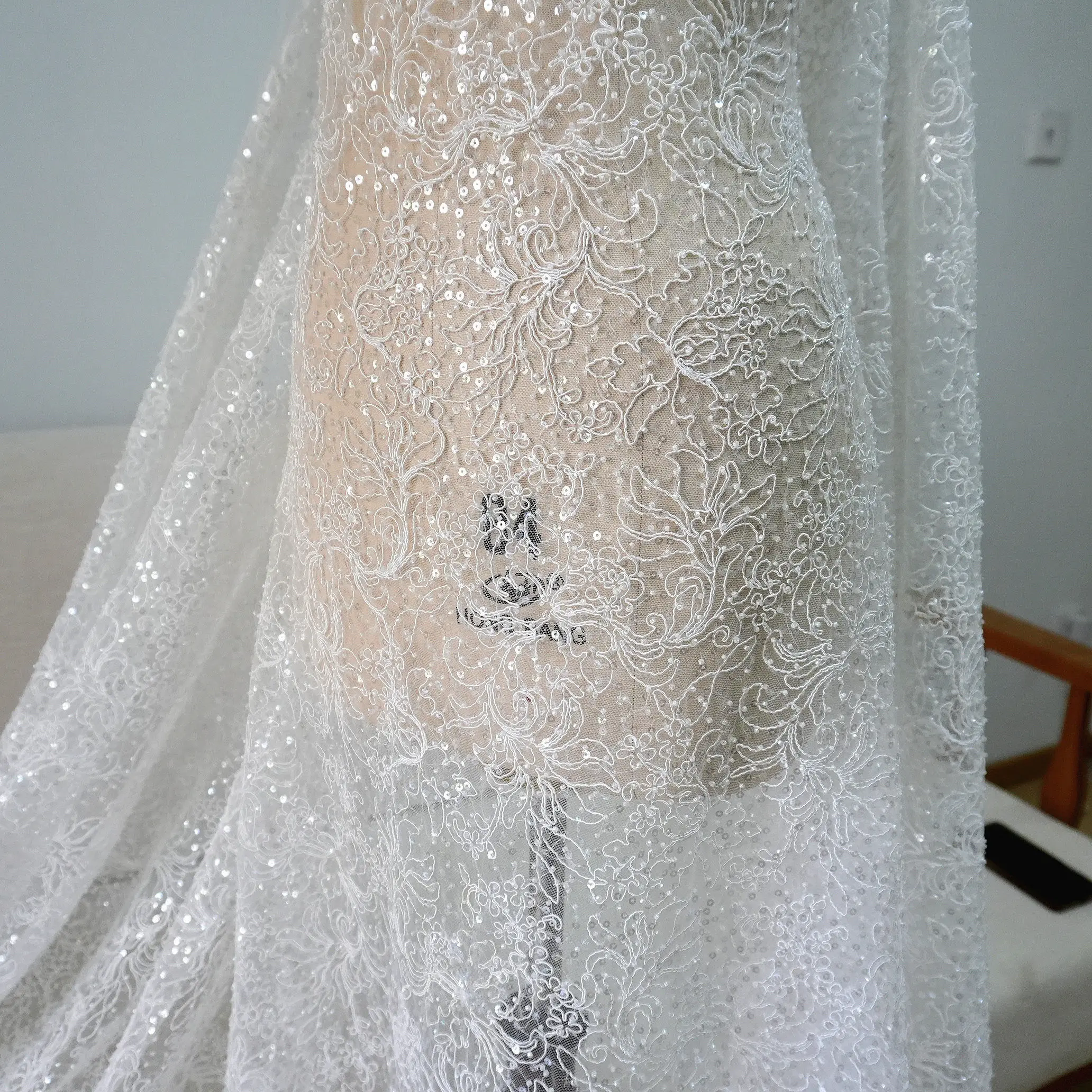 

Ткань с вышивкой бисером и пайетками, кружевная тесьма для свадебных платьев, рукоделия, шитья, декора свадебной одежды