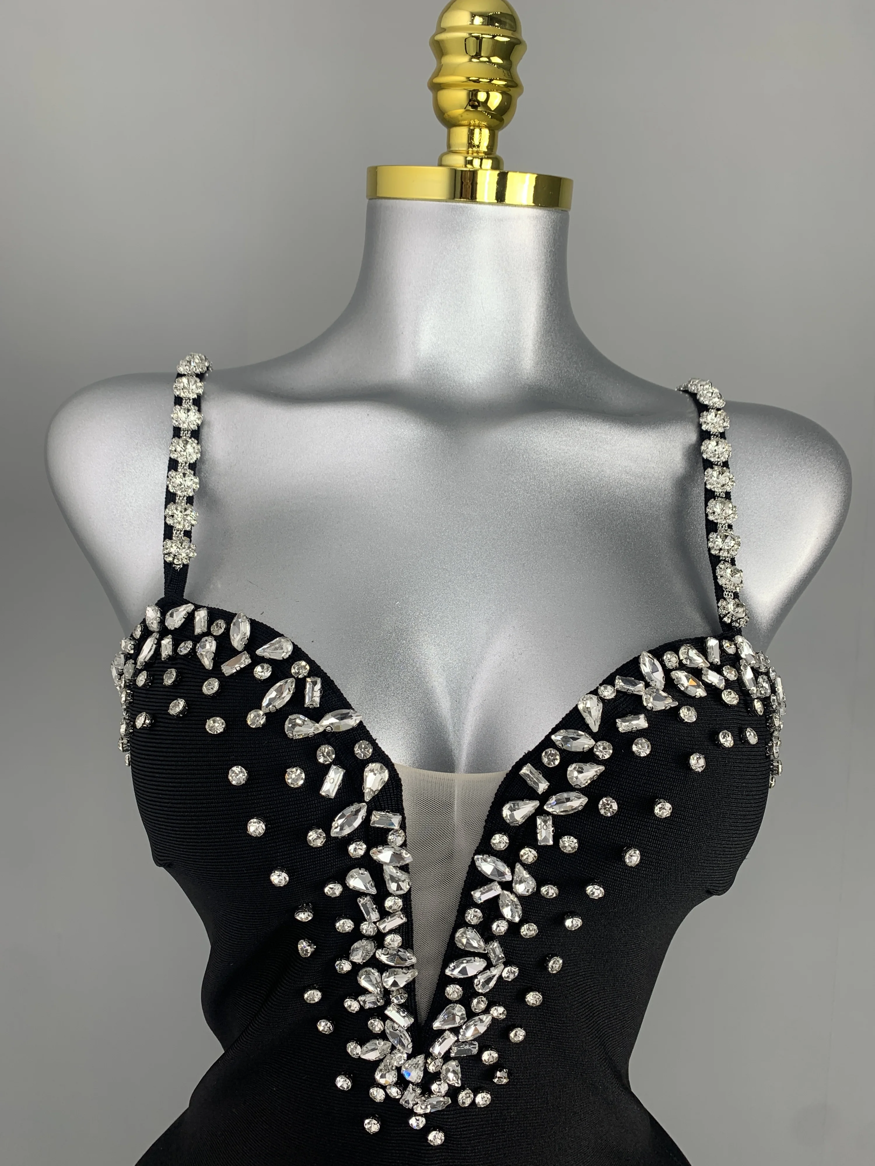 Women\'s Sexy V Neck Beading Diamonds Black Mini Bodycon Bandage Dresses 2026 Summer Fashion Elegant Evening Cocktail Party Dress