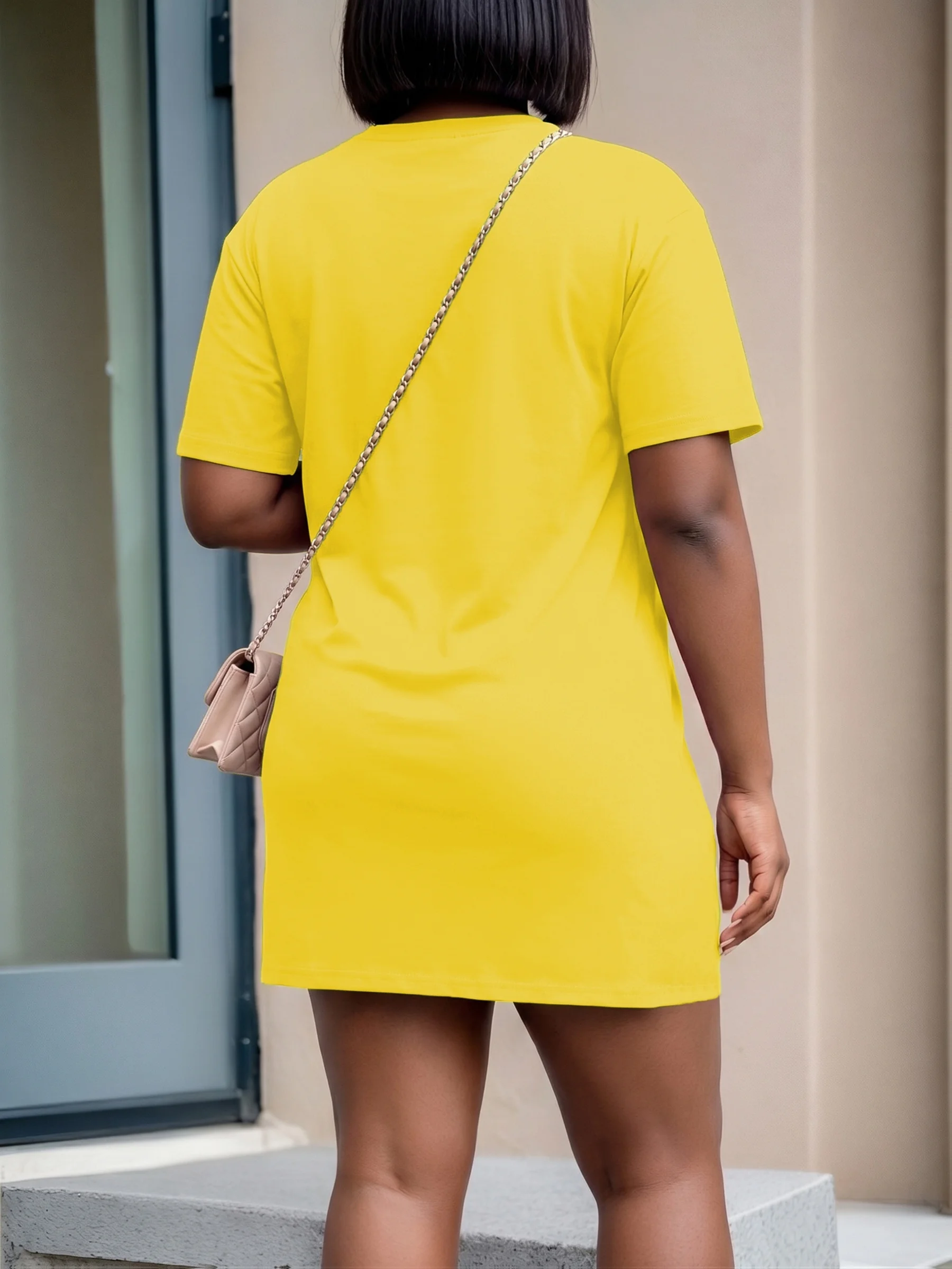 Stilvolles Plus-Size-T-Shirt-Kleid mit Seitenschlitzen für mühelosen Chic-Look – Detail 26