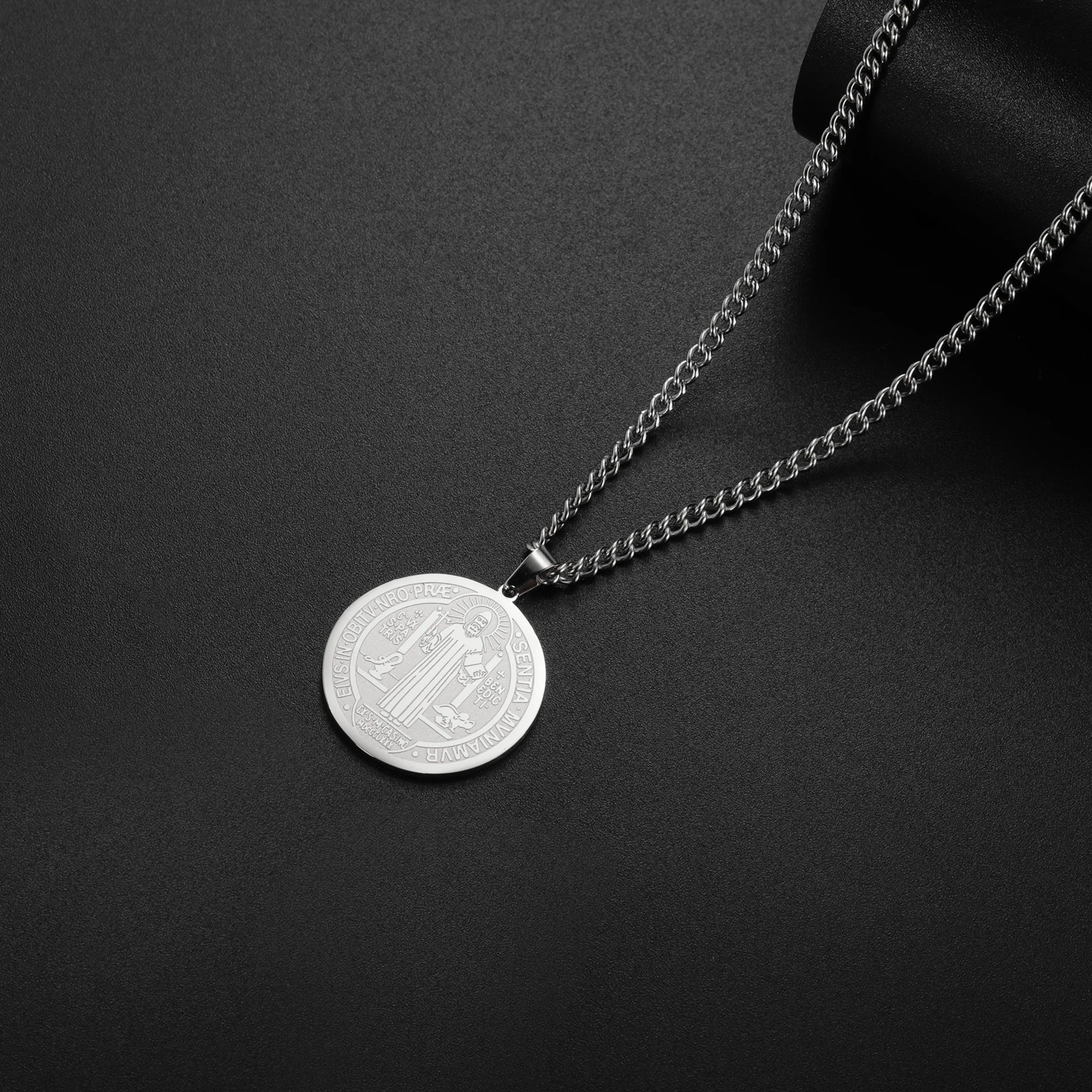 COOLTIME Saint Benedict Medaille Halskette Edelstahl katholischen Medaillon Anhänger Halsreif Vintage San Benito Amulett Schmuck Geschenk – Detail 11