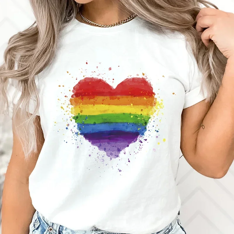 

Футболка с акварелью и радужным сердечком, эстетическая футболка Love Is Love Gay Pride, футболка в стиле ретро ЛГБТ, футболка с уравнением