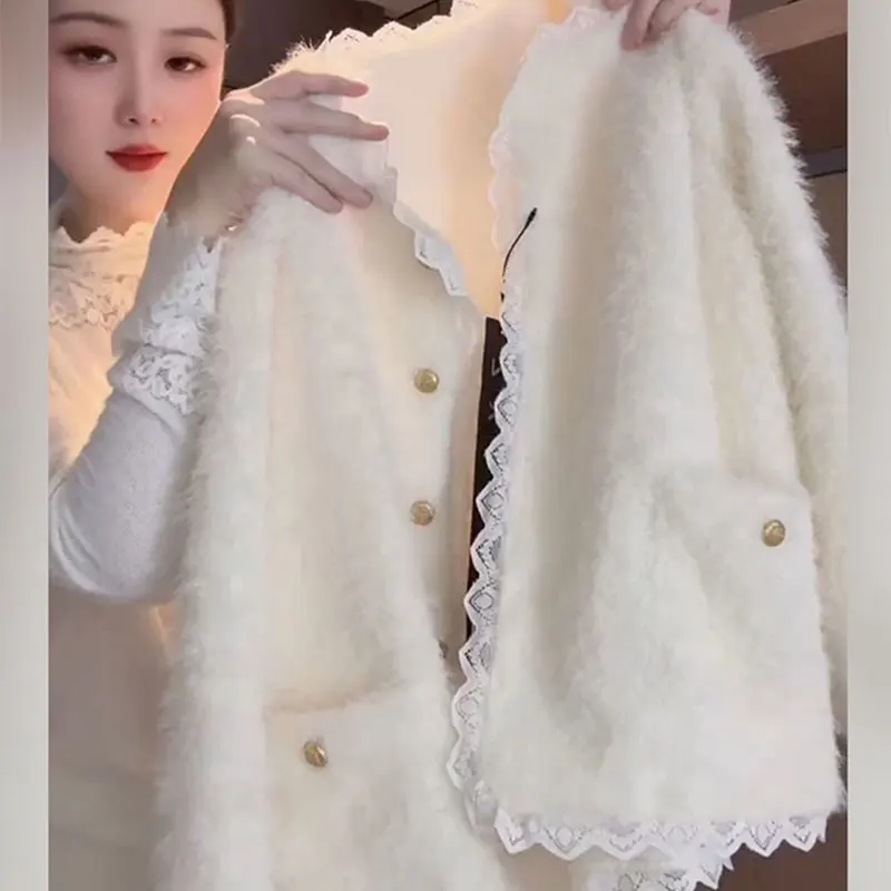 

Women's French Retro Long-Sleeved Lace Jacket Elegant Thicken Outwear for Autumn High-End Fashion Gentle All-Match Coat Top