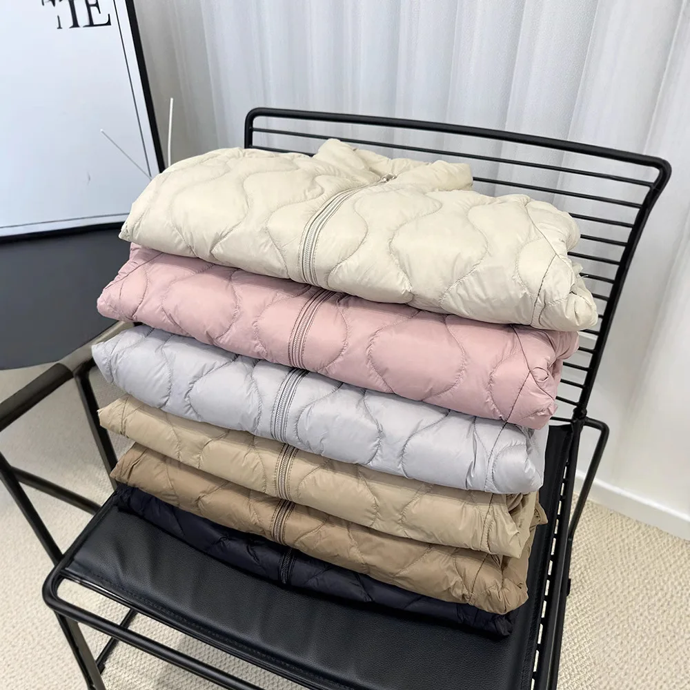 2025ฤดูหนาวStand Up Collarอเนกประสงค์น้ําหนักเบาปักเป้าลงเสื้อแจ็คเก็ตผู้หญิงUltra Light Warm Parka 90เป็ดสีขาวลงCoat