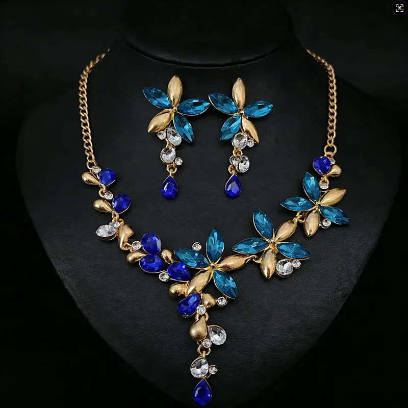 

Изысканный комплект ювелирных украшений для невесты: колье и серьги с голубыми стразами в форме цветов, в виде капли воды, для свадьбы (модель B)