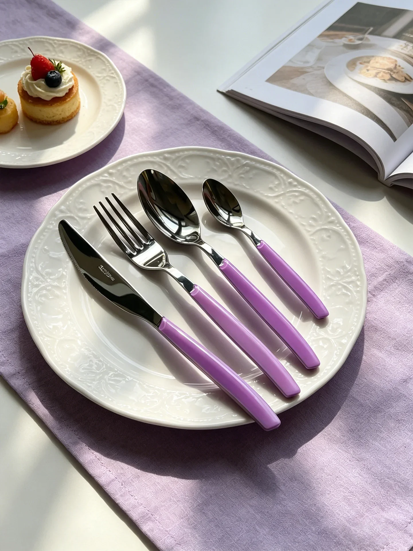 EME Western Dining Utensils Stainless Steel Steak Knife Set High Aesthetic Dessert Spoon Forks Quality Cutlery for Everyday Use