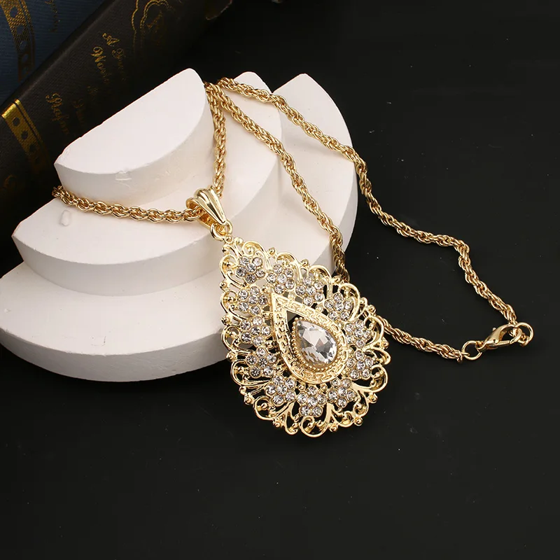 New Ladies Pendant Necklace Hollow Metal Arabesque Leaves Long Necklace Chain Bridal Wedding Jewelry Wholesale Women Fashion