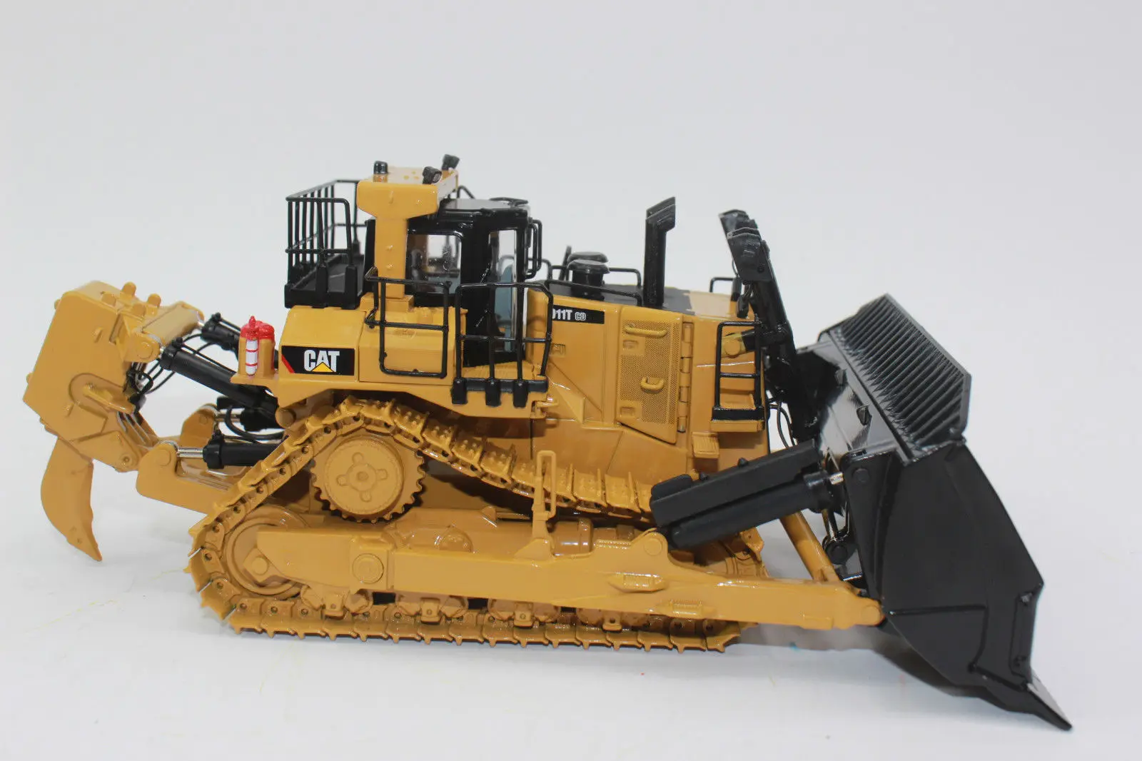 D11T CD Carry Dozer Track-Type Tractor 1/50 Scale By Diecast Masters 85567 New in Box