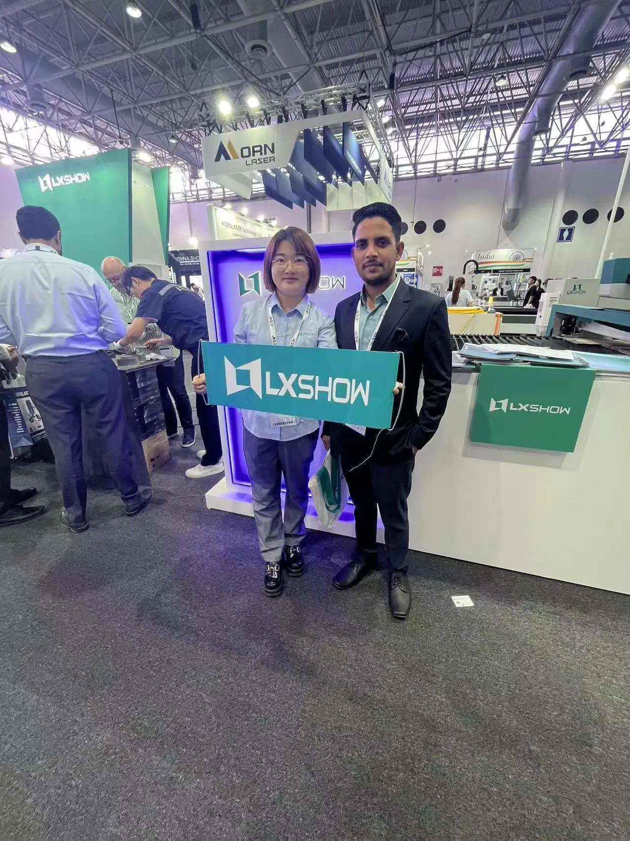 عجلة تلميع 1300RRS-M ورقة حزام الرمل آلة إزالة الأزيز المغناطيسية مع #5