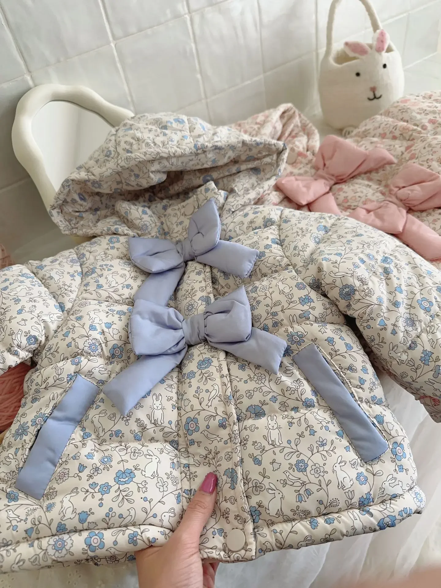 2024 جديد الأطفال المخملية الباردة والدليل على سترة قطن الشتاء موضة الطفل الأزهار الشتاء فراشة القوس معطف مقنع #5