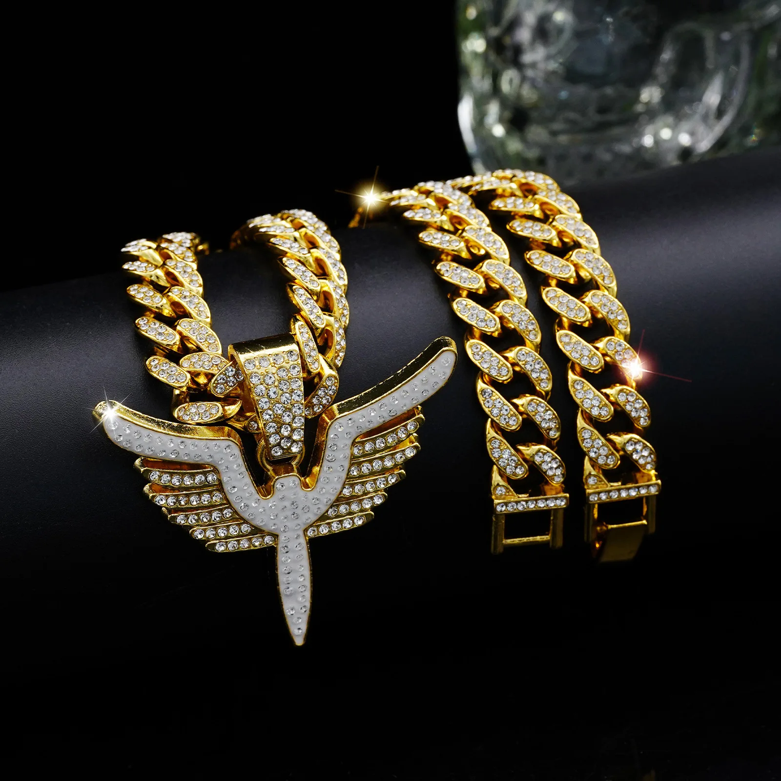 

Hip Hop Iced Out CrystalAngel's Wings Pendant Cuban Necklace For Men Women Luxury Necklace Punk Rock Jewelry Gift