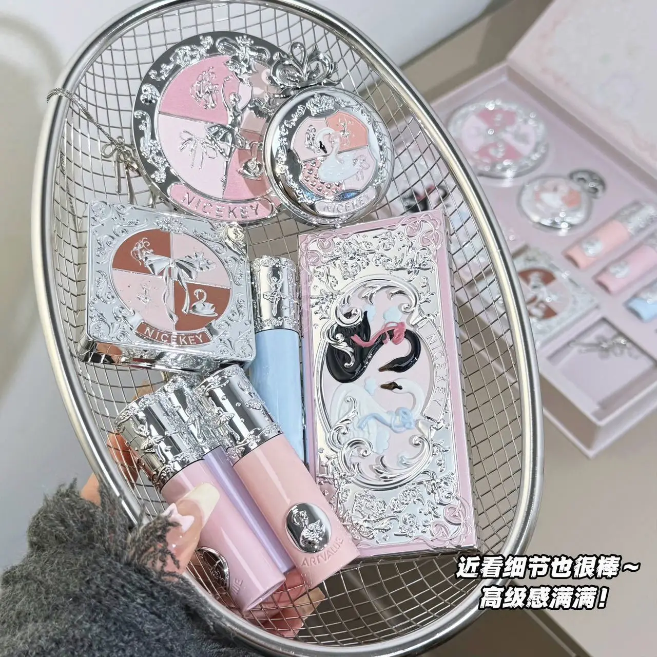 Flower Knows maquillage papillon arc coeur limité rouge à lèvres poudre Blush fard à paupières maquillage coffret cadeau et collier cadeaux pour les femmes