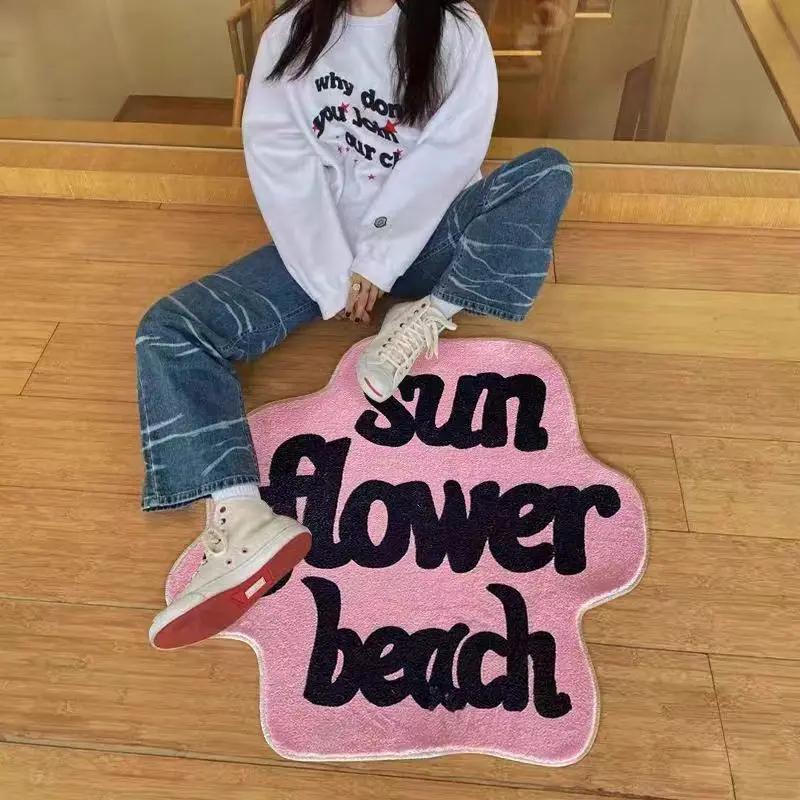 

VIKAMA Carpet Imitation Cashmere Personalized New Floor Mat Bedside Rug Unique Shape Soft Cat-Petting Feeling Carpet Foot Pad