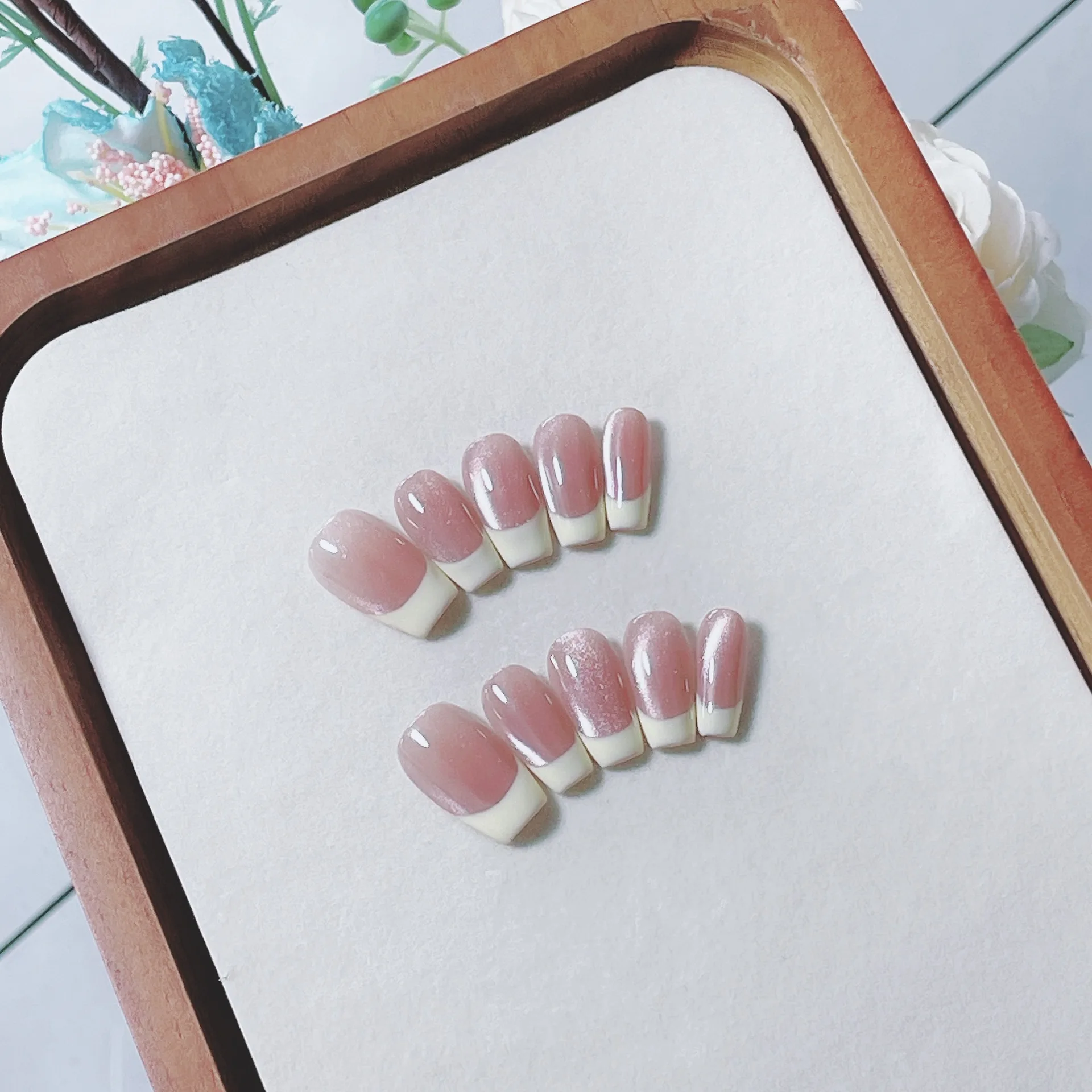 

10pcs/set Classic French Pink Cat Eye Nail Set Middle-Length Square Shaped False Nails Pure Color Glossy Finish Nails for Party