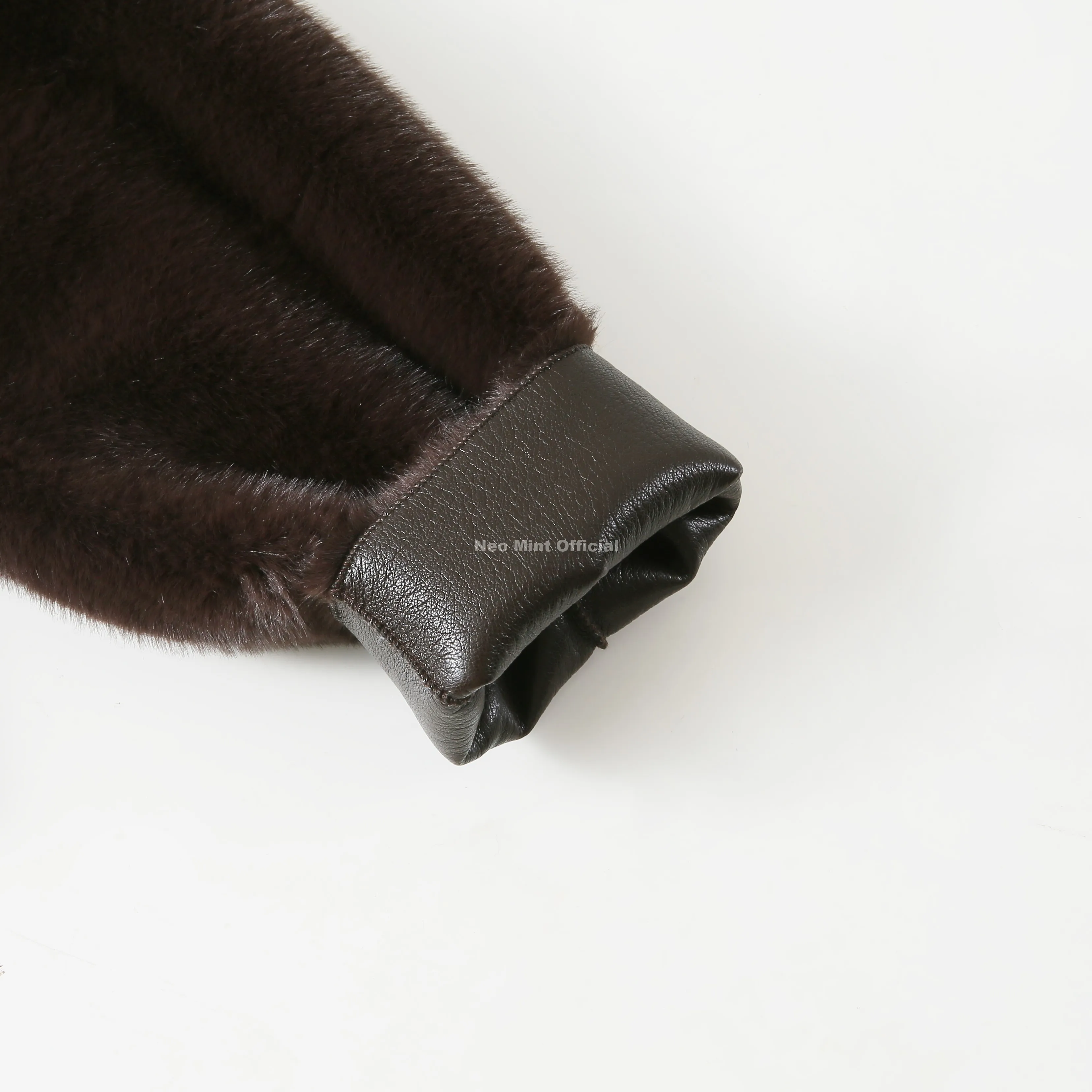 Neo Mint 2026 Winter New Windproof Shearling Jacket Women Brand Fashion Reversible Faux Mink Fur Coat Girls Short Warm Overcoat