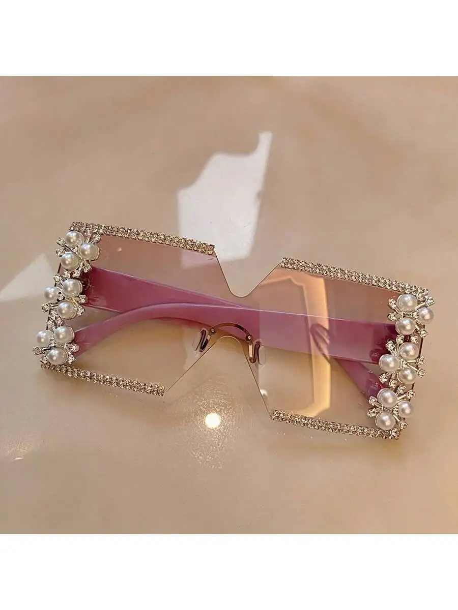 Everyday Street-Style Glasses With Square Frames Accented By Delicate Pearls And Transparent Gradient Orange Lenses