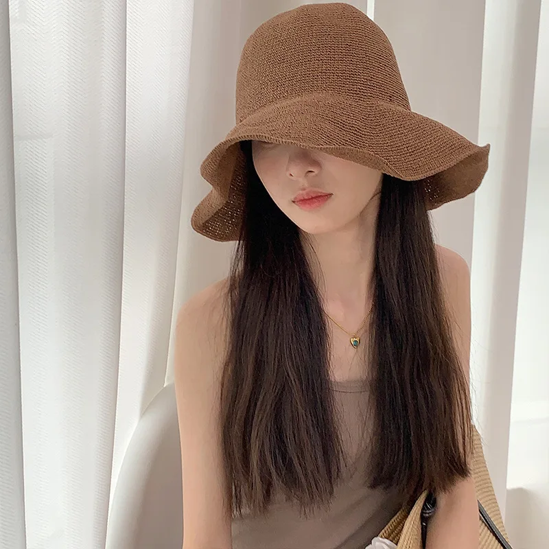 قبعة شمس جديدة من القش الورقي لعام 2025 للسيدات بحافة واسعة للحماية من أشعة الشمس على الشاطئ قبعة نسائية مرنة بحافة واسعة للشاطئ