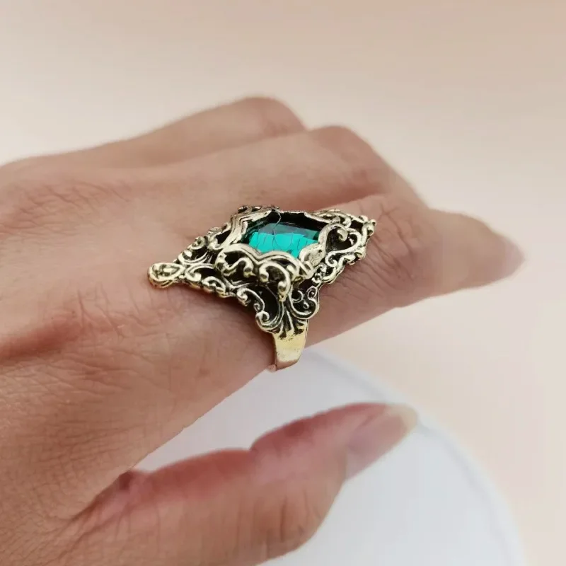 

Huaya Vintage Women's Ancient Gold Color Palace Pattern Green Zircon Rings Classic Elegant Female Jewelry Accessories Trendy