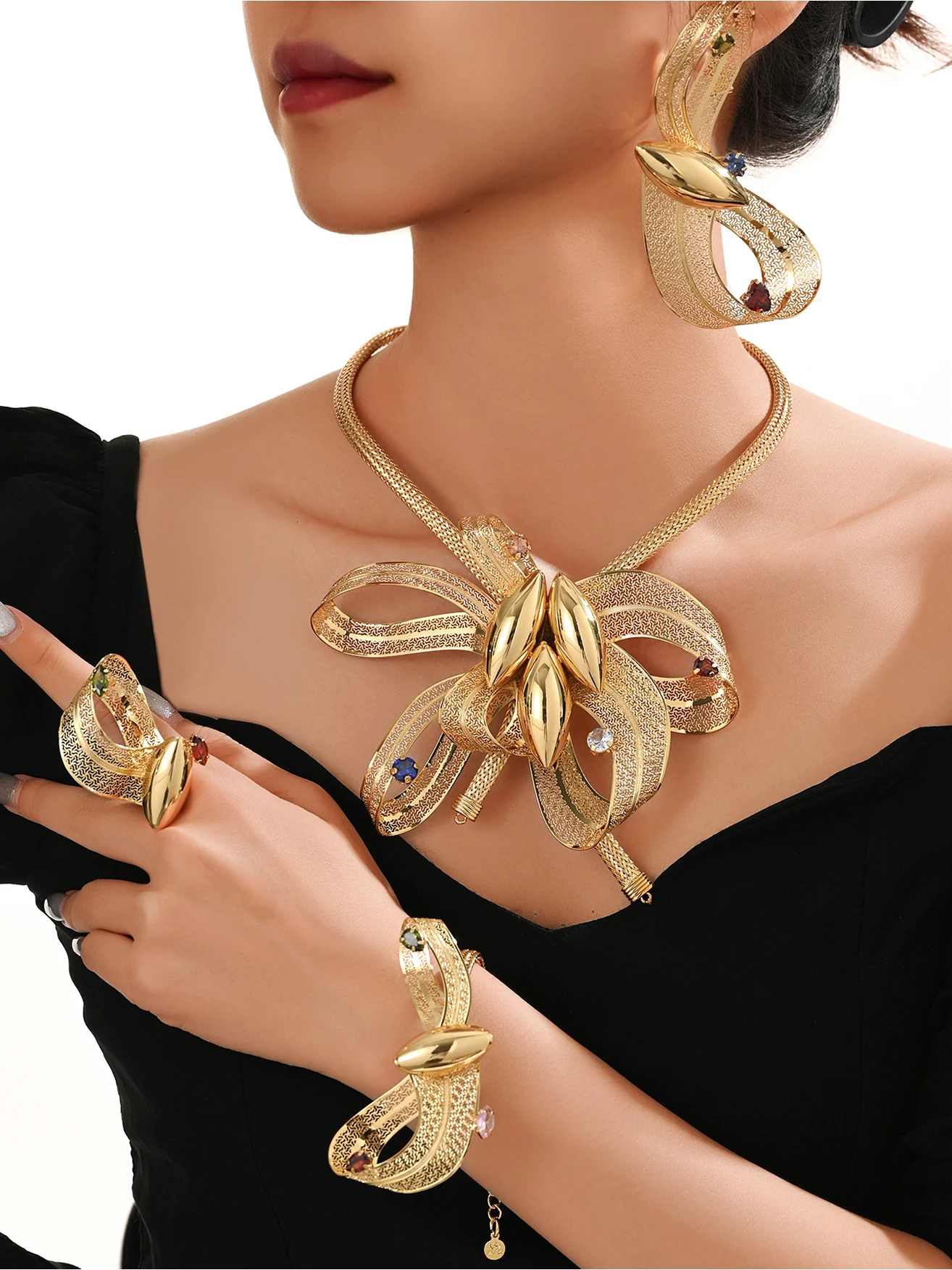 

5pcs/set Luxurious and Exaggerated Dubai 18k Gold-plated Jewelry Sets, Necklaces, Bracelets Earrings and Rings