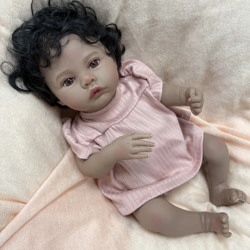 

Реальное изображение Dark Skin Reborn Bebe 19 дюймов Meadow Girl Body Reborn Baby Doll