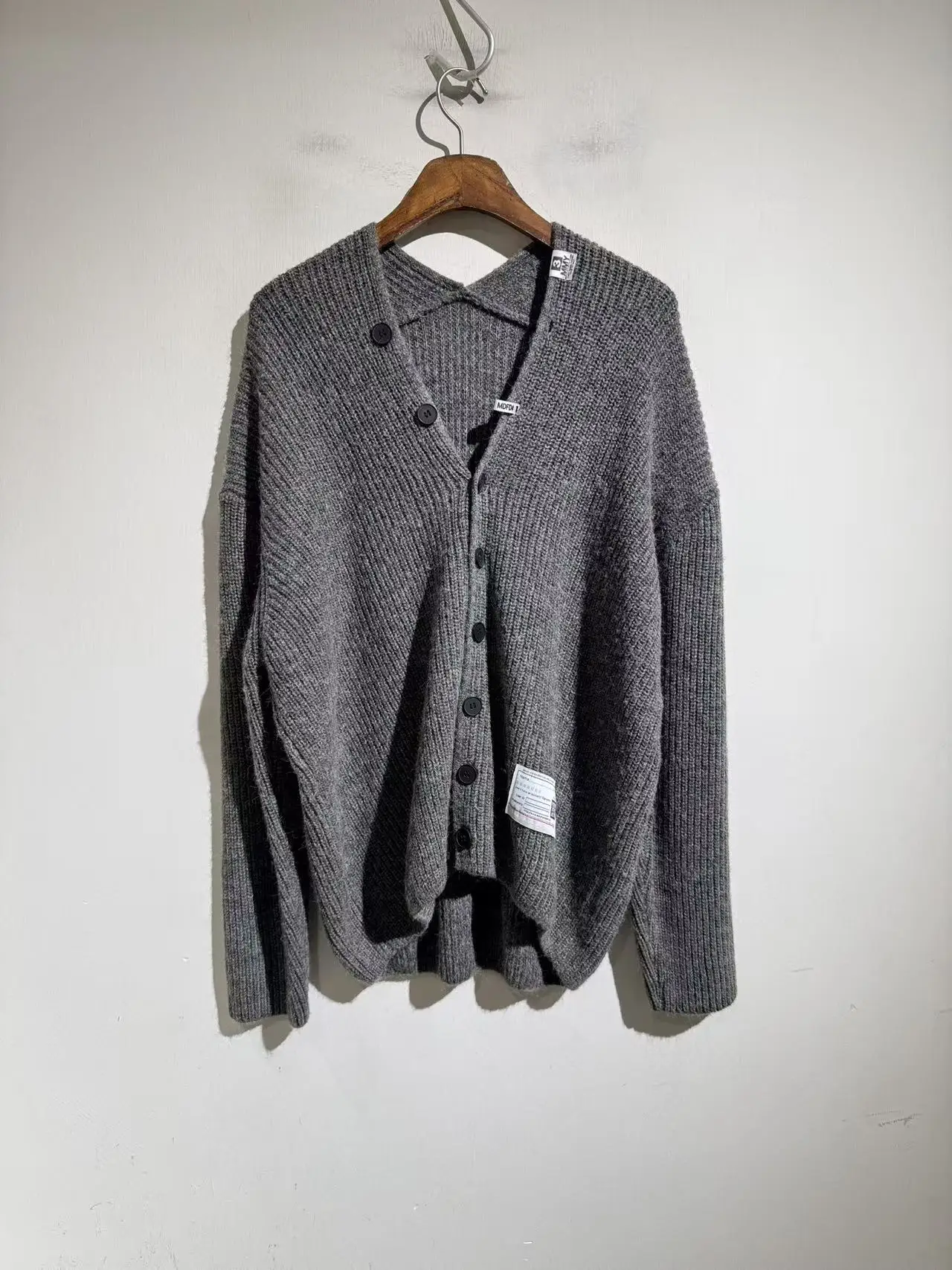 

25SS New European and American Style Men's Vintage Gray Knitted Cardigan with Irregular Design and Button Front Ropa Hombre