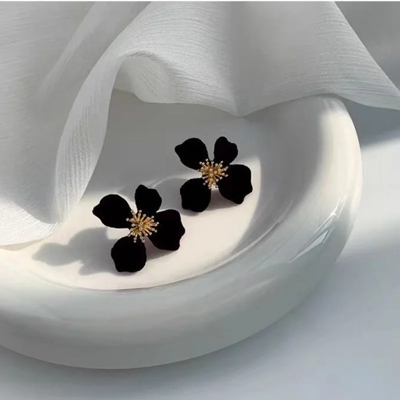 Black Velvet Flower Earrings Flocking Earrings Temperament Senior Atmosphere Earrings Female Jewelry